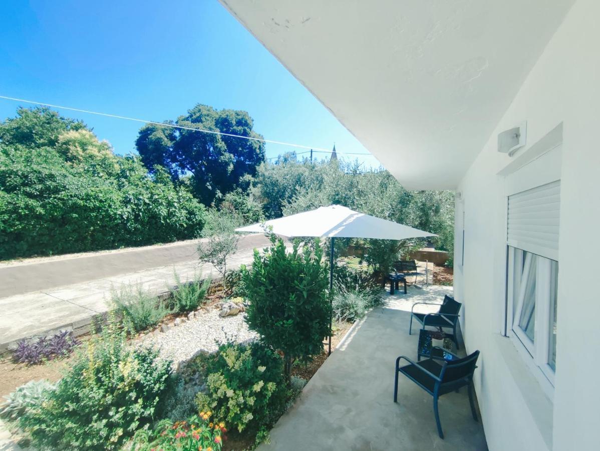 Garden Apartment Sutomiscica Exterior foto
